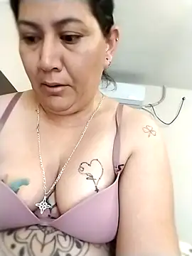 Snapshot of Arely_Sweet chatting on February 17, 2026, 3:53 pm Arely Sweet online show from February 17, 2026, 3:53 pm