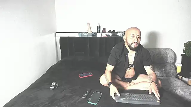 Snapshot of King_bear_25 chatting on February 23, 2026, 11:33 am King bear 25 online show from February 23, 2026, 11:33 am