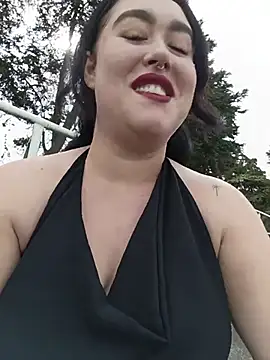 Snapshot of Freckless_ chatting on May 31, 2026, 8:20 pm Freckless online show from May 31, 2026, 8:20 pm