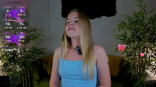 Snapshot of Linda__Bloom chatting on July 20, 2026, 12:18 am Linda Bloom online show from July 20, 2026, 12:18 am