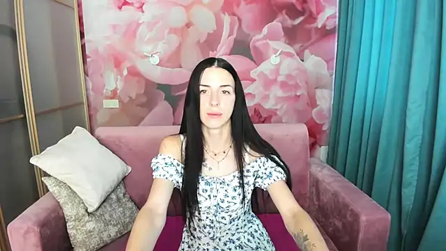 Snapshot of NoirDiva chatting on July 7, 2026, 5:43 am NoirDiva online show from July 7, 2026, 5:43 am