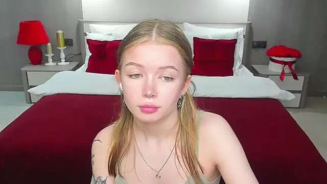 Snapshot of Violetta__Dreams chatting on May 21, 2026, 6:16 pm Violetta Dreams online show from May 21, 2026, 6:16 pm