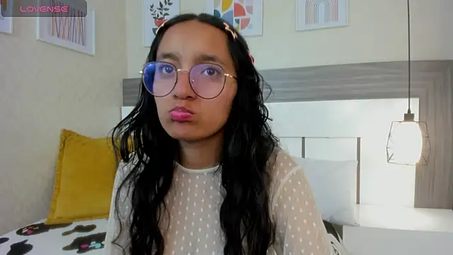 Snapshot of Emilyblussh chatting on February 28, 2026, 3:55 pm Emilyblussh online show from February 28, 2026, 3:55 pm