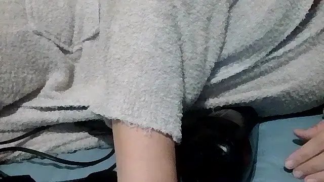 luanahot1 online show from April 13, 2026, 7:18 pm