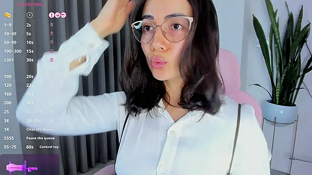 sara ospina22 online show from April 3, 2026, 11:49 am