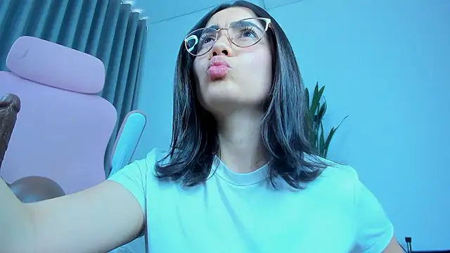 sara ospina22 online show from March 25, 2026, 9:35 pm