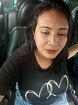 Snapshot of Gissele_Rubi chatting on March 18, 2026, 8:10 pm Gissele Rubi online show from March 18, 2026, 8:10 pm