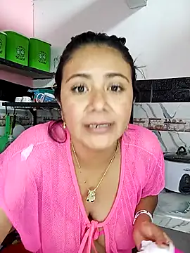 Snapshot of Gissele_Rubi chatting on February 15, 2026, 3:44 pm Gissele Rubi online show from February 15, 2026, 3:44 pm