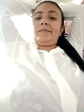 Snapshot of Gissele_Rubi chatting on March 17, 2026, 1:25 pm Gissele Rubi online show from March 17, 2026, 1:25 pm
