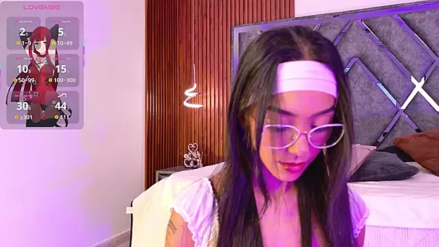 Snapshot of LunaVelour13 chatting on February 14, 2026, 4:02 am LunaVelour13 online show from February 14, 2026, 4:02 am