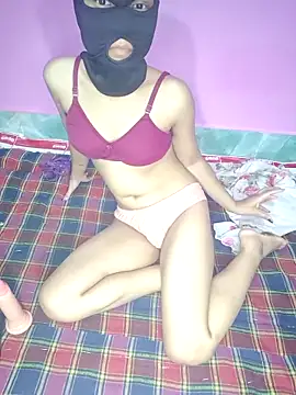 Snapshot of Beautiful_ely chatting on April 13, 2026, 5:17 pm Beautiful ely online show from April 13, 2026, 5:17 pm