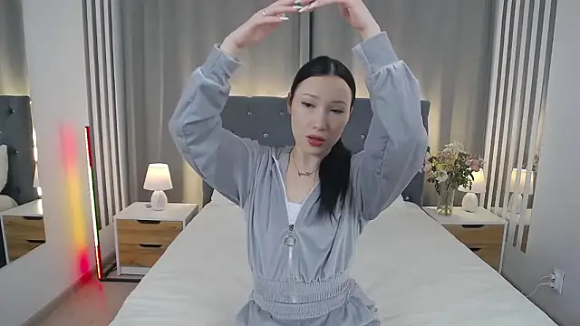 VikkyVonn online show from February 19, 2026, 12:24 pm