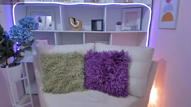 Freya Lamir online show from February 27, 2026, 7:35 pm