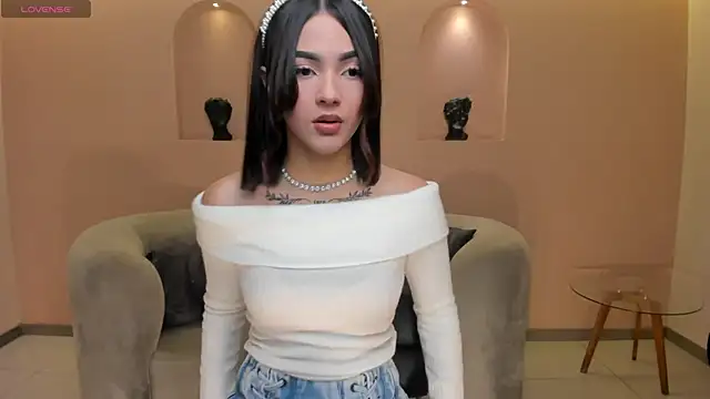 CarolineEvans x online show from March 24, 2026, 4:12 am