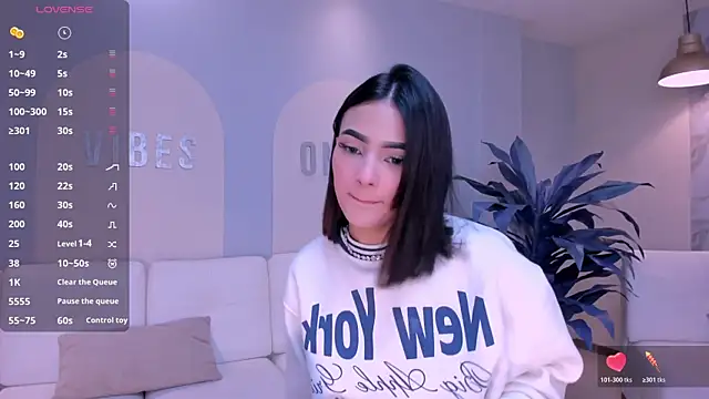 CarolineEvans x online show from March 13, 2026, 3:55 am