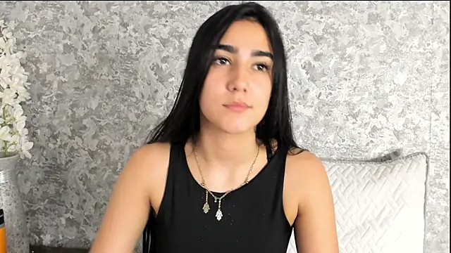 Snapshot of Anika_H chatting on April 29, 2026, 5:30 pm Anika H online show from April 29, 2026, 5:30 pm