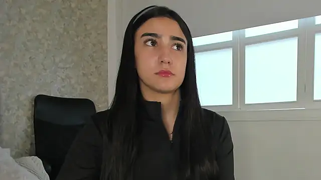 Snapshot of Anika_H chatting on June 4, 2026, 12:32 pm Anika H online show from June 4, 2026, 12:32 pm