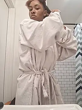 Snapshot of Cinnamonbunn chatting on February 20, 2026, 8:11 pm Cinnamonbunn online show from February 20, 2026, 8:11 pm