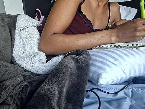 Snapshot of Cinnamonbunn chatting on February 26, 2026, 6:19 pm Cinnamonbunn online show from February 26, 2026, 6:19 pm