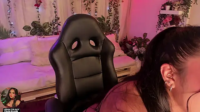 Snapshot of cata_desire chatting on February 26, 2026, 8:53 pm cata desire online show from February 26, 2026, 8:53 pm