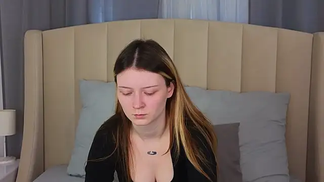Snapshot of AlyssFrost chatting on July 14, 2026, 2:05 am AlyssFrost online show from July 14, 2026, 2:05 am