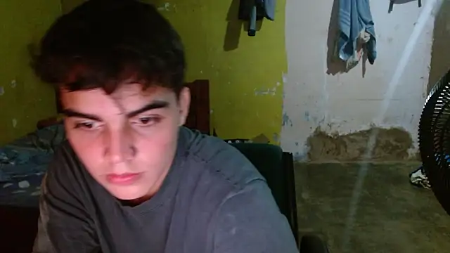Snapshot of heiker__ chatting on March 22, 2026, 11:28 pm heiker online show from March 22, 2026, 11:28 pm