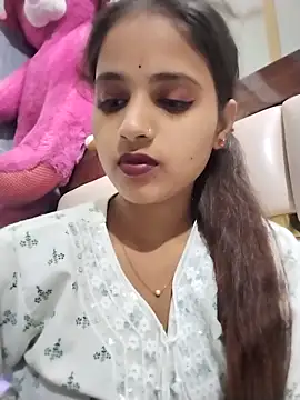 samayra1144 online show from April 12, 2026, 7:39 pm