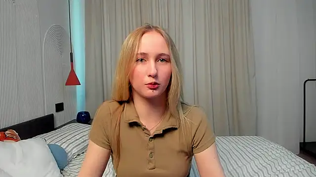 Snapshot of TraceeRebollar chatting on March 3, 2026, 12:34 pm TraceeRebollar online show from March 3, 2026, 12:34 pm