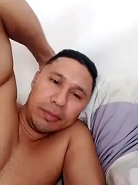 Snapshot of deiner13 chatting on February 17, 2026, 4:48 pm deiner13 online show from February 17, 2026, 4:48 pm