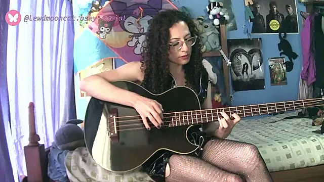 lewd mooncat online show from March 31, 2026, 8:33 pm