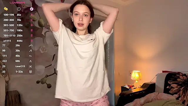 Snapshot of LoryMusetti chatting on February 15, 2026, 11:20 am LoryMusetti online show from February 15, 2026, 11:20 am