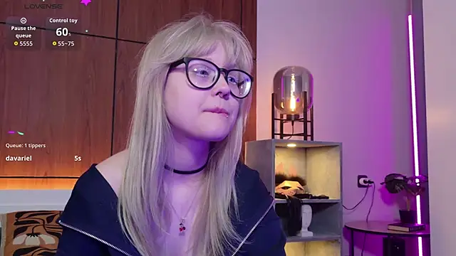 MoliQin online show from April 11, 2026, 7:38 am