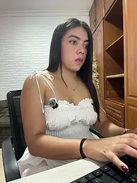 Snapshot of Luna_rousse26 chatting on June 3, 2026, 12:50 pm Luna rousse26 online show from June 3, 2026, 12:50 pm