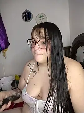 Snapshot of daphneev chatting on August 9, 2026, 10:27 pm daphneev online show from August 9, 2026, 10:27 pm