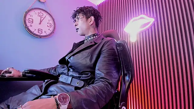 Snapshot of Maximoking26 chatting on February 19, 2026, 4:20 am Maximoking26 online show from February 19, 2026, 4:20 am