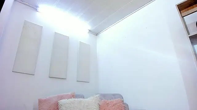 Tylla   online show from February 28, 2026, 5:07 am