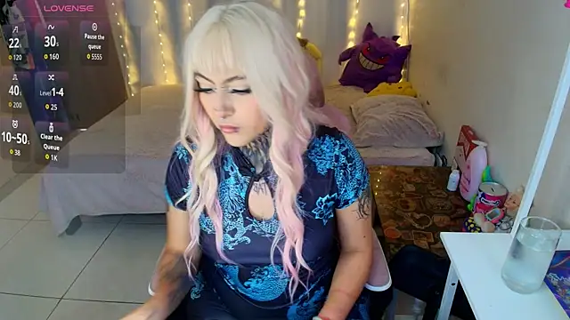 maliciaXpoison online show from April 10, 2026, 9:55 pm