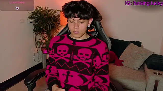  -Lucky-  online show from May 18, 2026, 6:12 pm