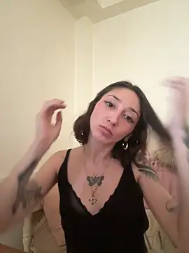 FrutillitaXX online show from March 4, 2026, 9:00 pm