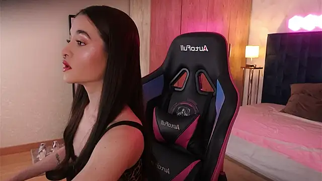 LucyDeLuca online show from March 3, 2026, 7:48 am