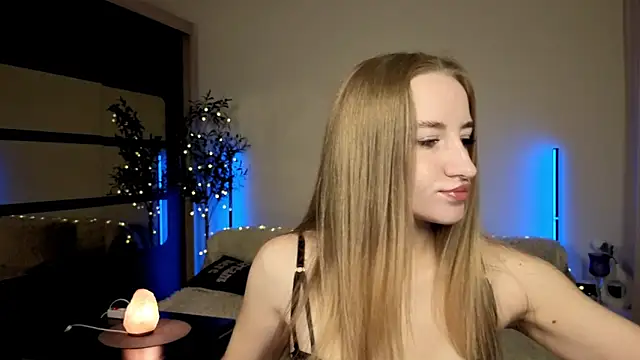 Oxy Foxie online show from June 5, 2026, 11:32 pm