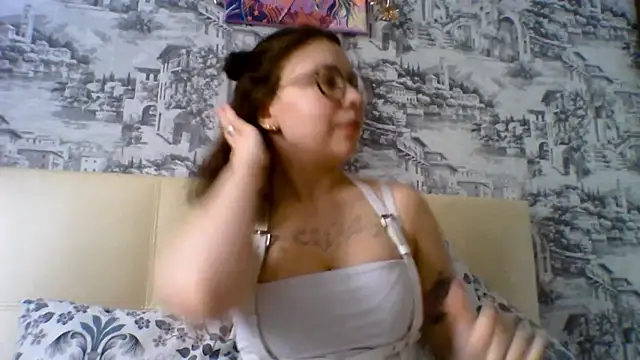 Snapshot of AwryNeon chatting on February 27, 2026, 6:02 am AwryNeon online show from February 27, 2026, 6:02 am