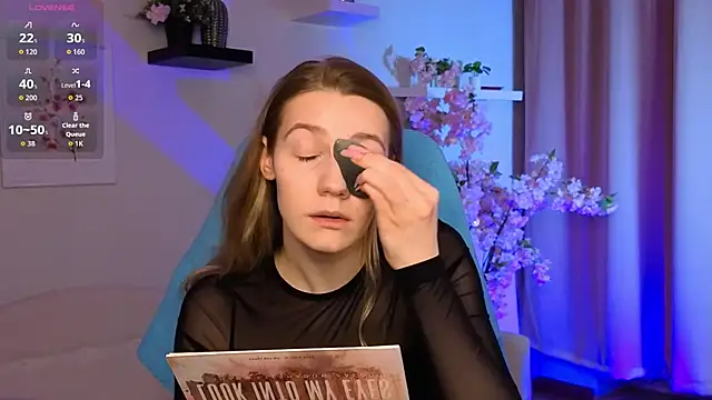 Snapshot of Vanessa__Lui chatting on February 28, 2026, 4:17 pm Vanessa Lui online show from February 28, 2026, 4:17 pm