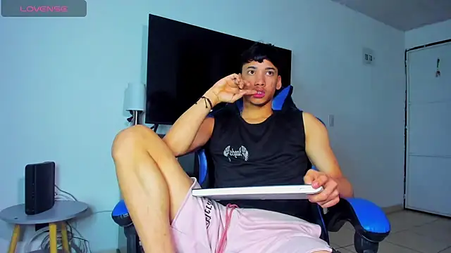 Lyam Russo online show from April 14, 2026, 6:07 am