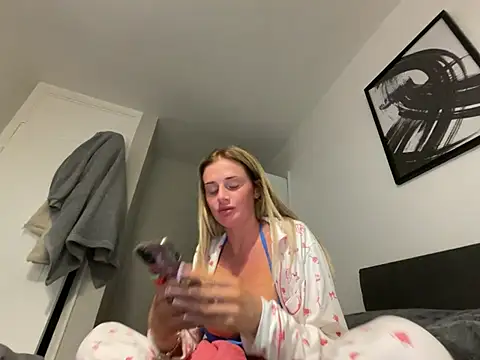 jadey19x online show from February 19, 2026, 7:00 pm