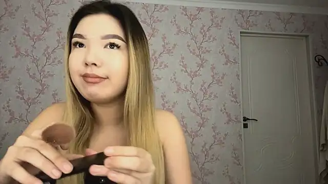 Snapshot of Elina_Mottel chatting on March 2, 2026, 7:37 am Elina Mottel online show from March 2, 2026, 7:37 am