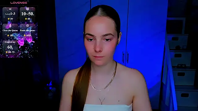 Snapshot of Maddy_Wood_ chatting on June 7, 2026, 4:01 pm Maddy Wood online show from June 7, 2026, 4:01 pm