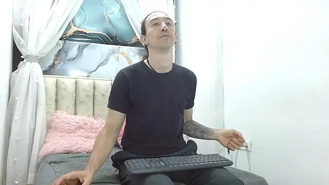 Snapshot of Dilan_Lust chatting on February 24, 2026, 11:44 am Dilan Lust online show from February 24, 2026, 11:44 am