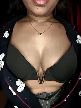 Snapshot of LINNI_3 chatting on February 25, 2026, 4:51 pm LINNI 3 online show from February 25, 2026, 4:51 pm