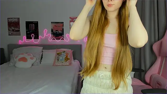 EvaRaee online show from March 15, 2026, 3:57 am